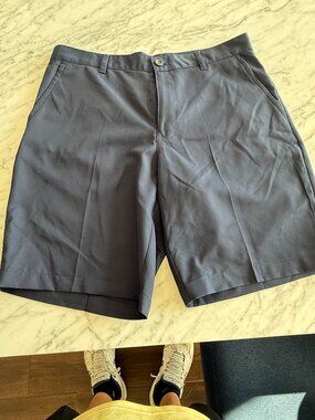 Izod Golf Men's Size 34 Dark Blue Shorts